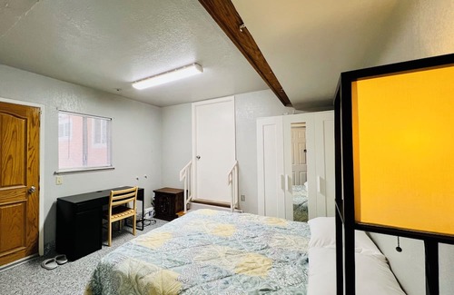 Lake Area House | Cozy room with private bathroom and separate entrance in Newark