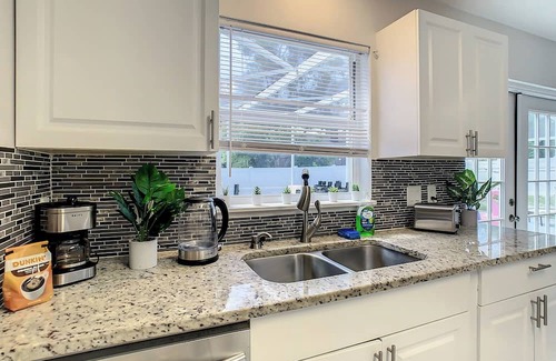 Deltona Lakes House | Large Home - Private Pool & Home Gym - Groups Welcome!n