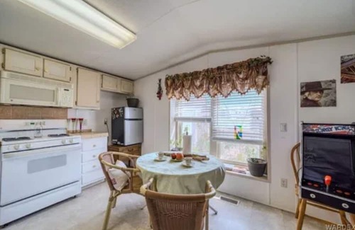 Mohave County House | Rag Proper Ranch Free WiFi and AC peaceful White Hills close to Las Vegas