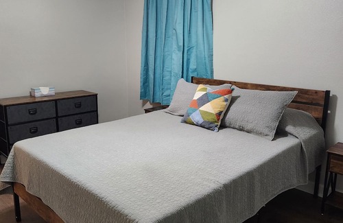Denham Springs House | Simply Stay sleeps up to 8 people and is conveniently located right off the I-12