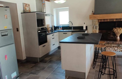 Thevet-Saint-Julien House | Holiday Home 'La Pouzerie' with Private Pool, Private Terrace and Wi-Fi
