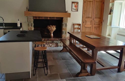 Thevet-Saint-Julien House | Holiday Home 'La Pouzerie' with Private Pool, Private Terrace and Wi-Fi