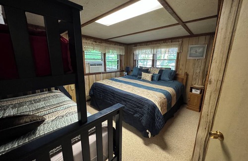 Le Roy Cottage | Rose Lake Shores Cottage