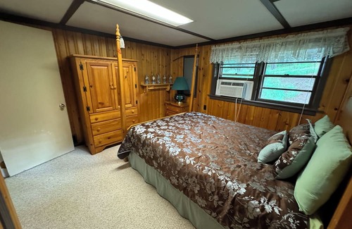 Le Roy Cottage | Rose Lake Shores Cottage