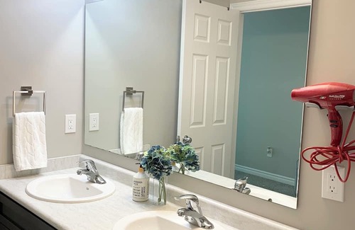 Guelph House | Entire Luxury Condo Townhouse