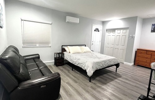 Hermosa Village Apartment | Charming 1-bedroom studio with WiFi and AC close to Disneyland