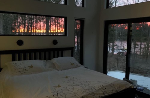 Lakefield House | Modern Waterfront Retreat