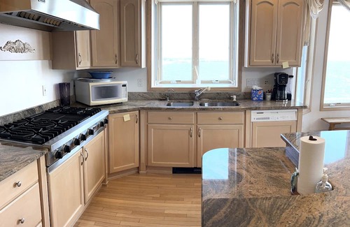 South Seaside Park House | Water Front Spacious 5-bedroom house with WiFi, AC in beautiful Seaside Park