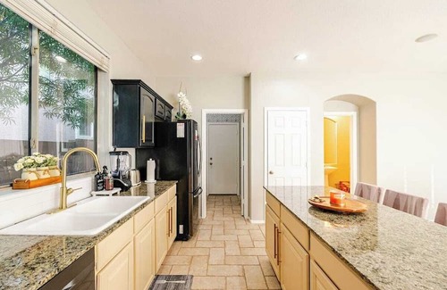 Gilbert House | 10 Mins from Golfing & Restaurants. Private Pool & Neighborhood Walking Paths.