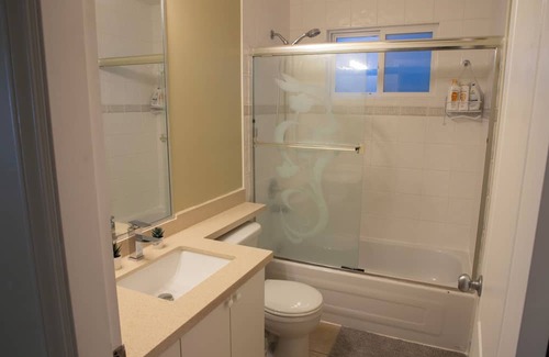 Renfrew-Collingwood House | Perfect Vancouver Getaway: Prime Central Location, Cozy 2-Bedroom Suite