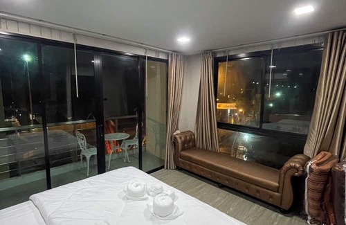 Saen Suk Condo | The High one condominium ที่พักผ่อนหย่อนใจวิวทะเล