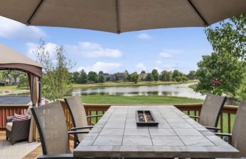 Lake in the Hills House | Beautiful 3-bedroom Lake house in Lake in the Hills
