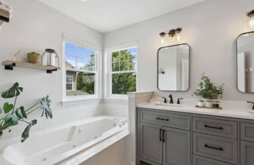 Lake in the Hills House | Beautiful 3-bedroom Lake house in Lake in the Hills