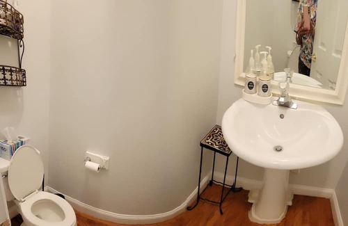 16th Street Heights House | Spacious 5-bedroom townhome in beautiful Washington with fitness room, WiFi