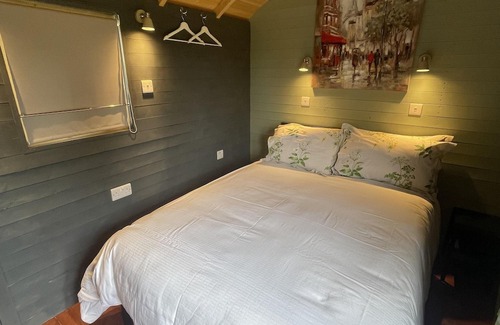 Sibford Gower Cabin | Enchanted Cabin Retreat in Sibford Gower