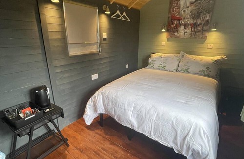 Sibford Gower Cabin | Enchanted Cabin Retreat in Sibford Gower