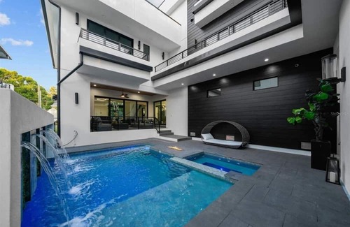 Virginia Park Villa | $5M Modern 7-BR Pool Mansion, Spa, Rooftop Bar