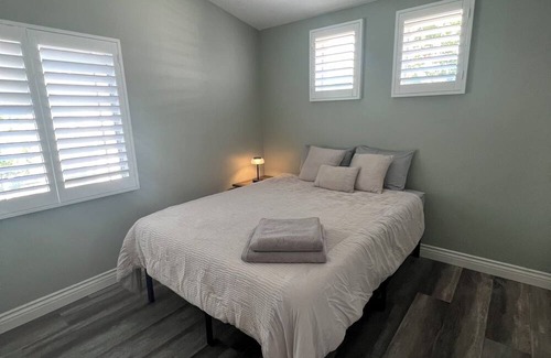 Valencia House | Room in Santa Clarita