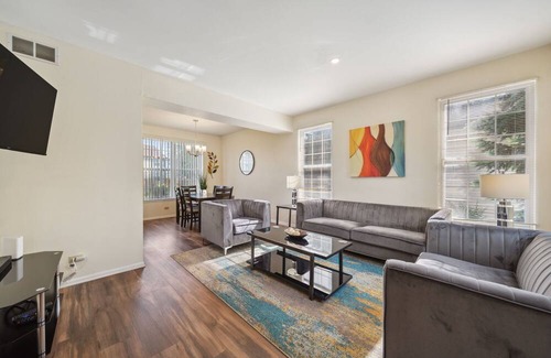Fox Valley House | Plainfield Rental - Metcalf Ctn