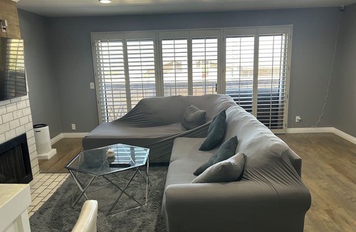 Harbor Condo | Charming 1-Bedroom Condo in Signal Hill Enjoy a Private Bathroom