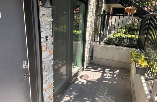 Grandview-Woodland Apartment | Cozy 1 Bed, 1 Bath in Hastings Sunrise – Just a Short Walk to PNE!