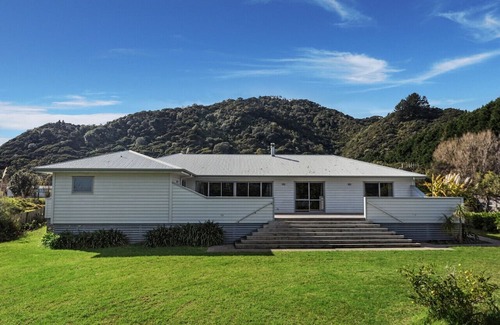 Te Kaha House | Kererū Coastal Retreat
