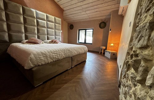 Collias House | Holiday Home 'Pont Du Gard - Maison, Spa' with Mountain View, Wi-Fi and Air Conditioning