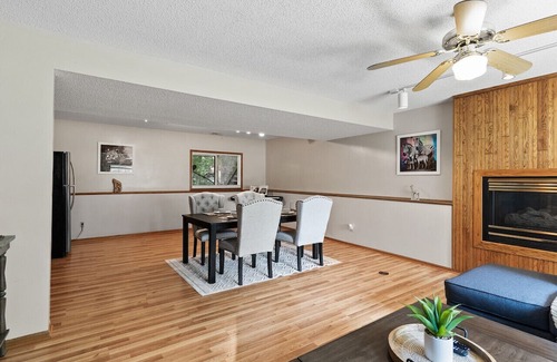 Burnsville House | Private Room in Gorgeous Home in Burnsville - Rm 1