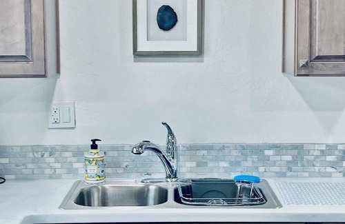 Farmington House | Relax & Unwind - Newly Remodeled Home - Private Backyard and Covered Patio.