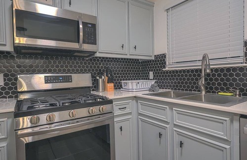 St. Johns House | Game Room, Day Bed, Close To DT, Breakfast, +