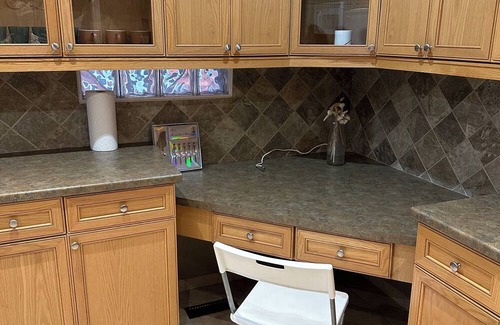 Churchill Meadows House | Superb Furnished 3 Room Set- 1 minute Walk to Plaza, Transit,Parks