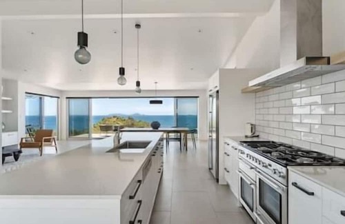 Tutukaka House | North Gable House - Luxurious retreat