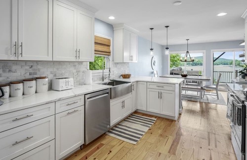 Southmont House | NEW LISTING! Casa do Lago (3-Bedroom Home) by RedAwning