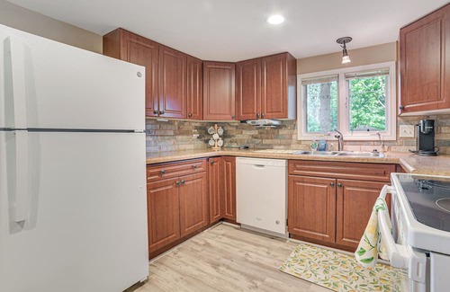 Cadillac Cottage | Cadillac Cottage w/Grill: Walk to Lake Cadillac!