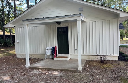 Batesville House | Charming 2-bedroom house with AC, WiFi in pleasant Batesville