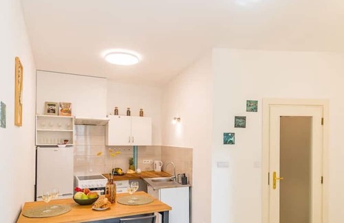 Stare Podgorze Apartment | Kraków Stare Podgórze Apt - Workspace, Balcony - by Rentujemy
