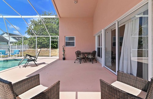 West Haven House | Four bedroom Pool Home in Central Florida minutes from theme parks and shopping