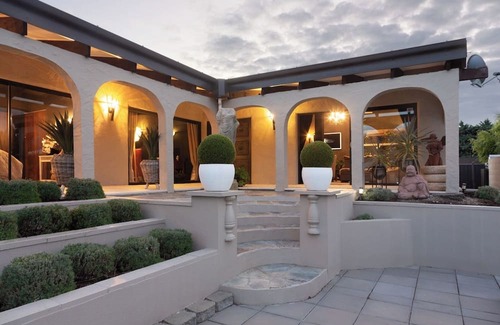 Lowburn Villa | Luxury Spanish Villa in the Heart of Cromwell