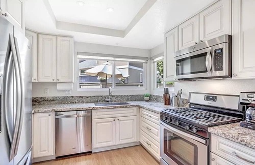 Aliso Viejo Condo | Your Summer Retreat near Laguna Beach Sun & Fun rolled in One🚴‍♀️🏌️‍♂️🏊‍♂️🏄