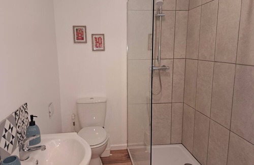 Christchurch Cabin | Gorgeous & Secluded Treehouse on Private Wildlife Reserve with Hot Tub Exmoor 7m