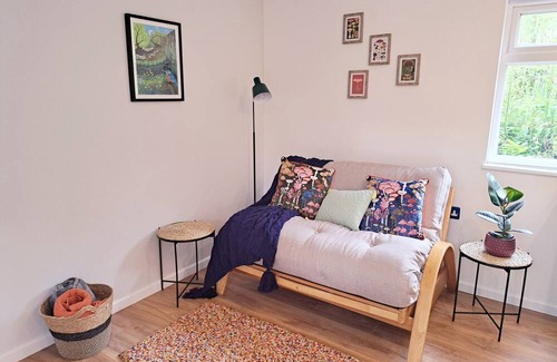 Christchurch Cabin | Gorgeous & Secluded Treehouse on Private Wildlife Reserve with Hot Tub Exmoor 7m