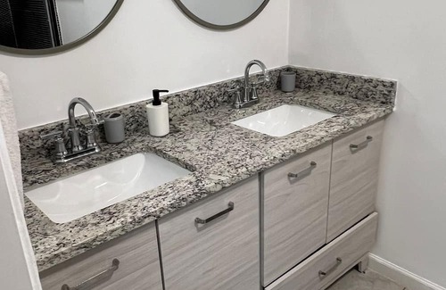 Raleigh House | Stunning Place to Stay Home Away From Home 7 BR