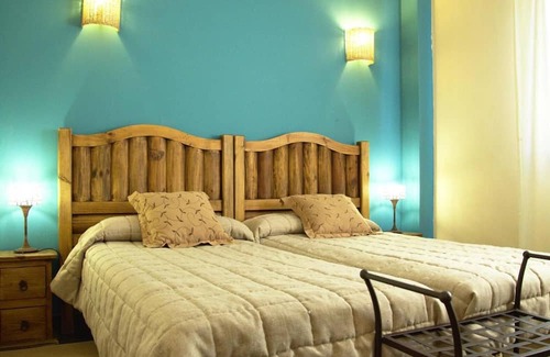 Villalmanzo House | Country House 'El Abrigaño' with Private Terrace, Private Garden and Wi-Fi