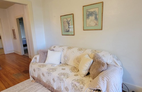 Canon City House | Centrally-located quaint bungalow