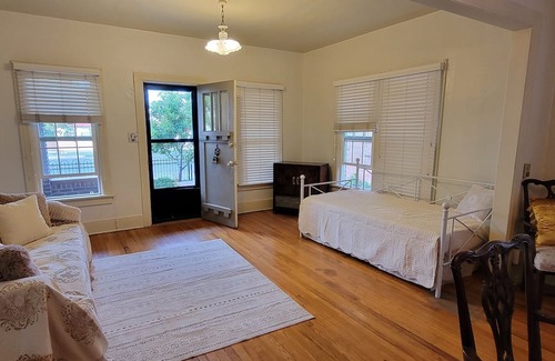 Canon City House | Centrally-located quaint bungalow