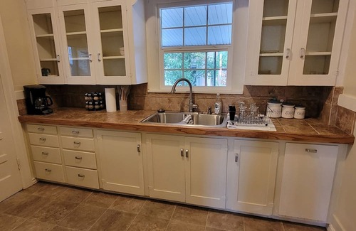 Canon City House | Centrally-located quaint bungalow