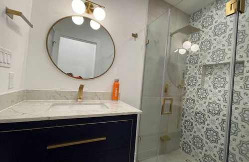 Etobicoke House | Afford to Live Like a Kardashian Sociable Living - Toronto: 1620 Islington Av.