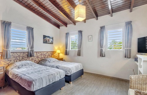 Hato House | Bonaire Sunset Villa - A divers paradise for 2-10 persons.