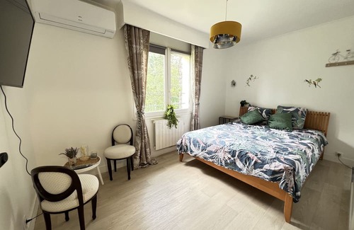 Morancez Bed & Breakfast | Bed and breakfast near Chartres on the banks of a river, heated pool, billiards.