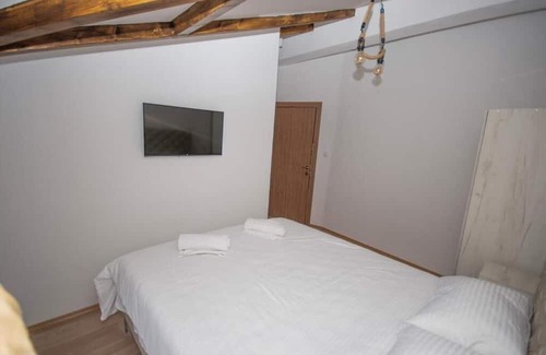 Vardar Region Apartment | Double Room - Arаbeska Family Winery & Apartments